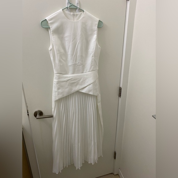 Sleeveless elegant pleated midi dress new with tag office wear - Picture 4 of 6